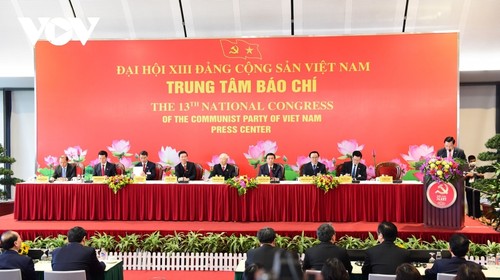 KPV-Generalsekretär und Staatspräsident Nguyen Phu Trong leitet Pressekonferenz nach dem Parteitag - ảnh 1