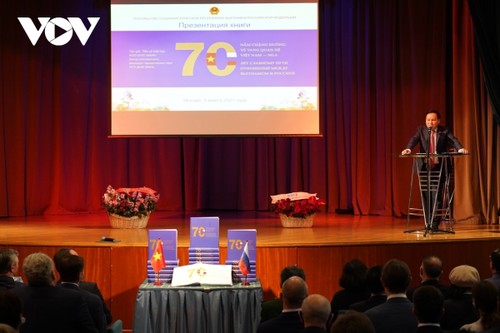 Präsentation des Buchs “70 Jahre Beziehungen zwischen Vietnam und Russland” - ảnh 1