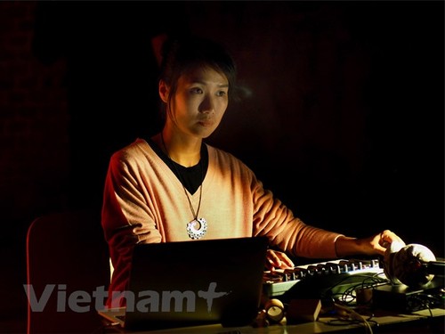 Erstmals mischt sich traditionelle vietnamesische Musik mit afrikanischem Tanz - ảnh 1