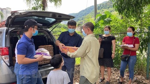 Unterstützung der von der Epidemie betroffenen Vietnamesen in Malaysia - ảnh 1