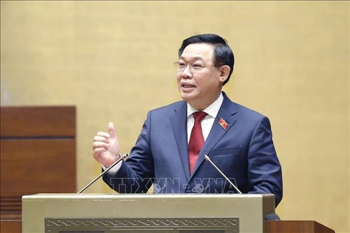 Parlamentspräsident Vuong Dinh Hue nimmt an Bilanzkonferenz des Parlamentsbüros teil - ảnh 1