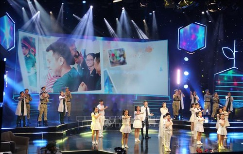 Kunstprogramm zur Ehrung der medizinischen Kräfte - ảnh 1