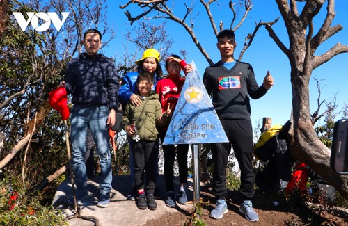 Zu den Berggipfeln in Lai Chau - ảnh 1