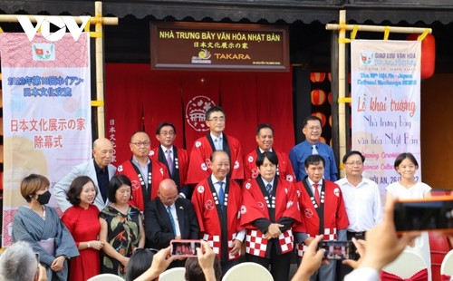 Tausende Touristen besuchen das Kulturaustauschfest Hoi An - Japan - ảnh 1