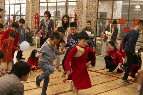 “Tet auf den ersten Blick”: Fest der folkloristischen Spiele für Kinder - ảnh 1