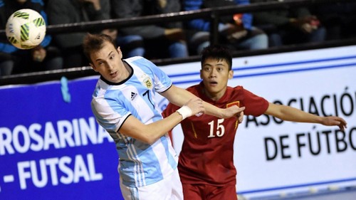 Das vietnamesische Futsalteam trainiert in Argentinien - ảnh 1