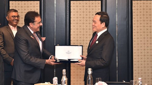 Vize-Premierminister Tran Luu Quang trifft den Honorarkonsul von Vietnam in Gujarat - ảnh 1