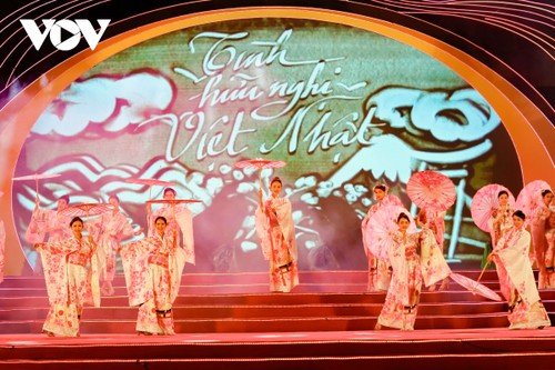 Eröffnung des Kirschblüten-Festes in Dien Bien - ảnh 1