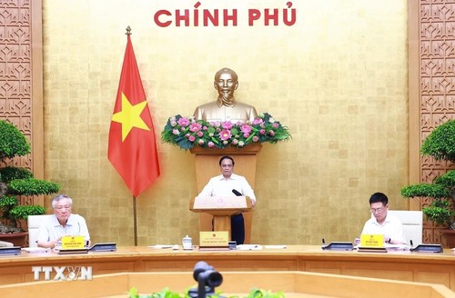 Premierminister Pham Minh Chinh leitet die Regierungssitzung über den Gesetzaufbau - ảnh 1