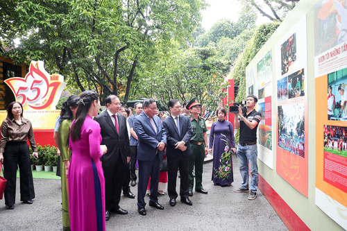 Eröffnung der Ausstellung über das Testament von Präsident Ho Chi Minh - ảnh 1