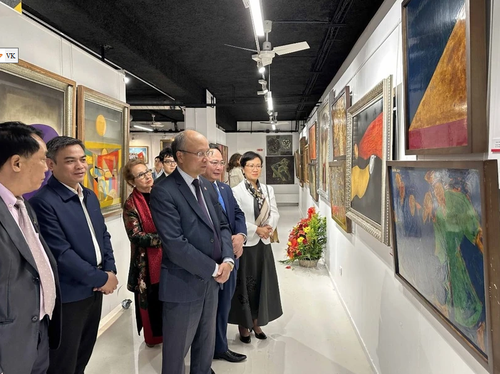 Die Ausstellung vietnamesischer Lackbilder in Frankreich eröffnet - ảnh 1