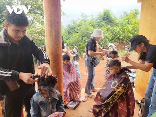 Feier zum Mittherbstfest für Kinder in der Provinz Dak Lak - ảnh 1