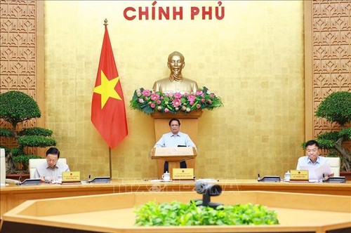 Premierminister Pham Minh Chinh leitet die Regierungssitzung über den Gesetzaufbau im September - ảnh 1