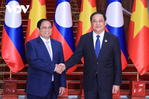 Premierminister Pham Minh Chinh trifft Premierminister von Laos Sonexay Siphandone - ảnh 1