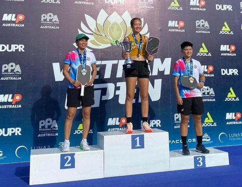 Der 16-jährige Spielerin Tran Phuong Anh gewinnt ihre zweite Goldmedaille beim internationalen Pickleball-Turnier - ảnh 1