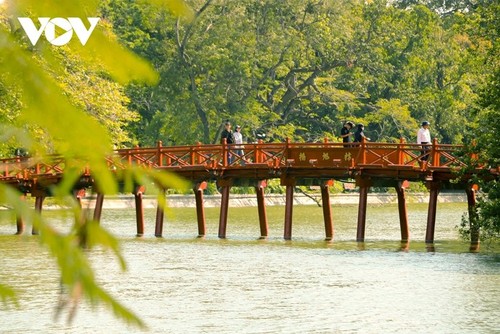 Die sanfte Schönheit des Herbstes in Hanoi - ảnh 4