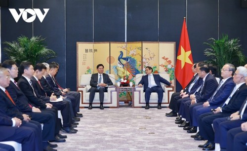 Premierminister Pham Minh Chinh empfängt den Vorsitzenden der Autonomen Region Guangxi der Zhuang - ảnh 1