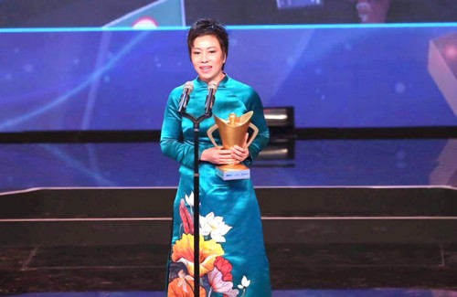 Trainerin Nguyen Thi Nhung erhält das internationale Schießtrainer-Zertifikat der Klasse A - ảnh 1