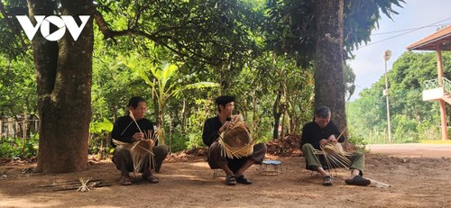 Besuch im gemeinschaftsbasierten Tourismusdorf in Yen Chau - ảnh 1
