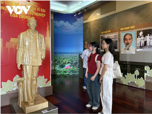 Ausstellung von mehr als 150 Dokumenten vom Sieg in Dien Bien Phu bis zum großen Sieg im Frühling 1975 - ảnh 1