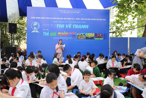 Viele Aktivitäten zum Tag der Bücher und Lesekultur 2025 - ảnh 1