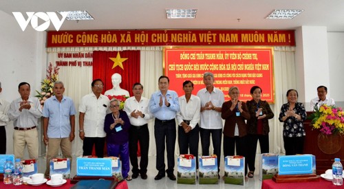 Parlamentspräsident Tran Thanh Man trifft Wähler in der Provinz Hau Giang - ảnh 2