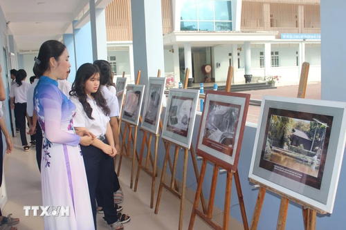Ausstellung über das Leben und die Karriere von Präsident Ho Chi Minh - ảnh 1