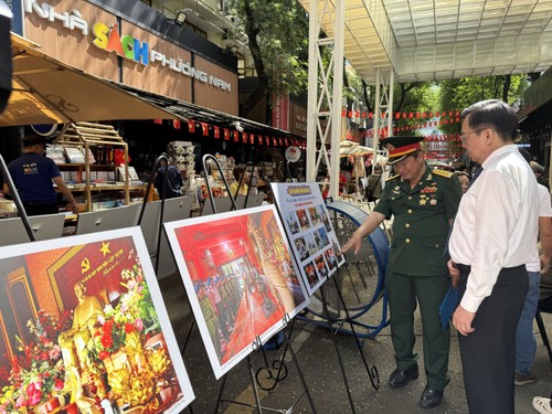 Fotoausstellung „Truong Sa erinnert sich an Onkel Ho“ - ảnh 1