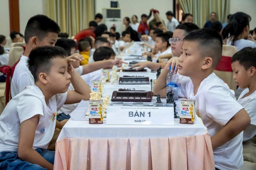 Mehr als 400 Spieler nehmen an der Nationalen Jugendschachmeisterschaft 2025 teil - ảnh 1