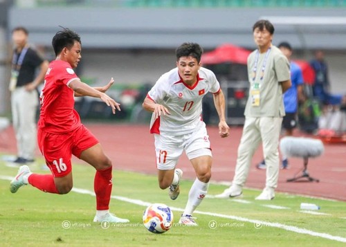 U23-Südostasienmeisterschaft 2025: Vietnam führt Gruppe B an - ảnh 1