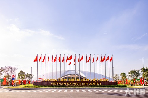 Bereit für die Eröffnungszeremonie der Ausstellung „80 Jahre Reise von Unabhängigkeit – Freiheit – Glück“ - ảnh 1