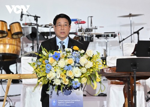 Staatspräsident Luong Cuong leitet Galadiner für Delegationen bei der Unterzeichnung des Hanoi-Übereinkommens - ảnh 1