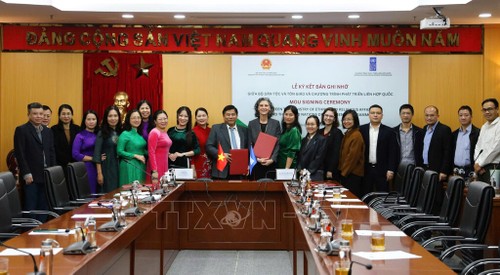 Internationale Zusammenarbeit zur Verbreitung der Errungenschaften Vietnams im Bereich der ethnischen Arbeit - ảnh 1