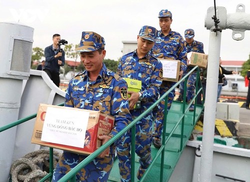 Die festliche Atmosphäre von Tet in ganz Vietnam  - ảnh 10