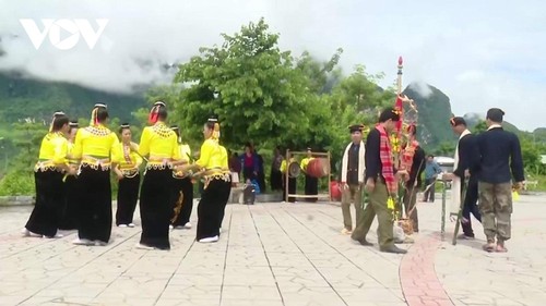 선라(Sơn La)성 쿠인냐이(Quỳnh Nhai)현 캉 (Kháng) 소수민족의  전통악기 ‘흔마이 (Hưn mạy)’ - ảnh 2