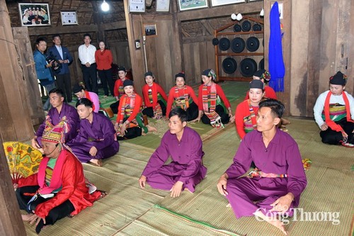 초봄의 즐거운 포온 포옹 축제  - ảnh 2