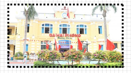 하이퐁 '붉은 봉황 꽃’ 열차, 새로운 여행 포인트로 주목 - ảnh 3