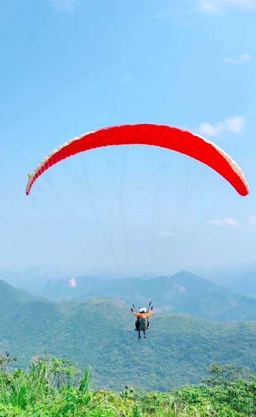 부(Bù) 언덕 패러글라이딩, 700m 상공에서 하노이 감상하기 - ảnh 2