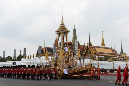 ពិធីថ្វាយព្រះភ្លើងដល់អតីតព្រះមហាក្សត្រថៃព្រះបាទភូមិបុលអាឌុលយ៉ាដេត ប្រារព្ធឡើងដ៏មហោឡារឹក - ảnh 1