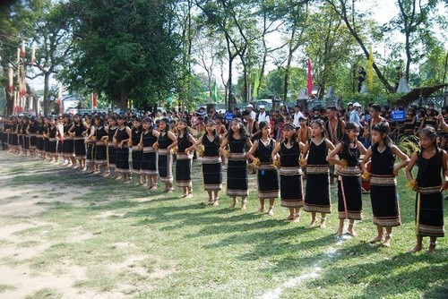 ខេត្ត Kon Tum លើកកម្ពស់តម្លៃវប្បធម៌ជនជាតិ - ảnh 2