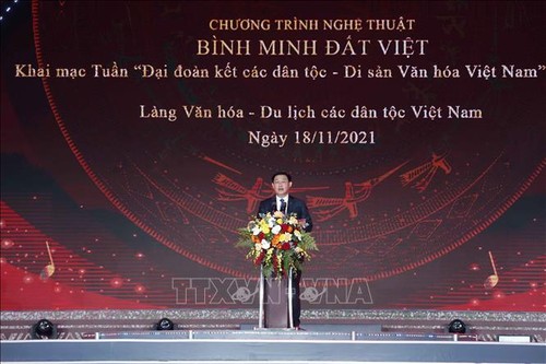 ប្រធានរដ្ឋសភា លោក Vuong Dinh Hue៖ មហាសាមគ្គីជាតិគឺជាមរតកដ៏មានតម្លៃនៃប្រពៃណីវប្បធម៌វៀតណាម - ảnh 1