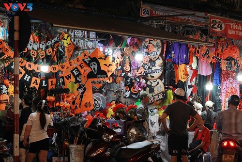 បរិយាកាសបុណ្យ Halloween នៅទីក្រុងហាណូយ - ảnh 3