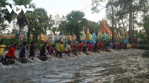 សកម្មភាពទាក់ទាញជាច្រើននៅពិធីបុណ្យអកអំបុករបស់ជនរួមជាតិខ្មែរនៅខេត្ត Soc Trang - ảnh 1