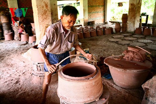 រូបភាពដ៏ស្រស់ស្អាតនៃឡគ្រឿងភាជន៍បុរាណ Dai Hung - ảnh 7