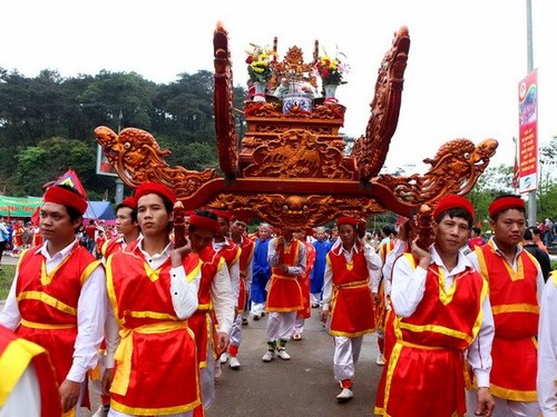 ជនវៀតណាមនៅឯបរទេសឆ្ពោះមកស្រុកកំណើជីដូនជីតា - ảnh 1