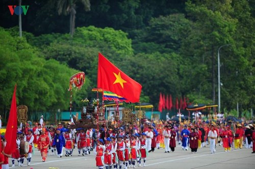 ពិធីព្យុះហយាត្រា ដង្ហែរក្បួនដ៏មហោឡារឹកក្នុងឱកាសរំលឹកខួបអនុស្សាវរីយ៍ទិវាបុណ្យឯករាជ្យជាតិ - ảnh 17