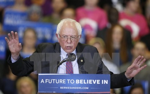 បេក្ខជន លោក Bernie Sander បង្រួញគម្លាតជាមួយអតីតរដ្ឋមន្ត្រីការបរទេសអាមេរិកលោកស្រី Hillary Clinton  - ảnh 1