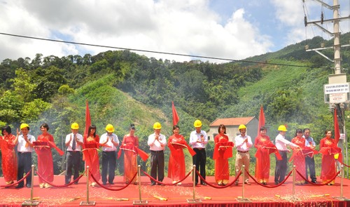 ខេត្ត Quang Ninh នាំមុខប្រទេសទាំងមូលក្នុងដំណើរការអគ្គីសនីភាវូបនីយកម្មជនបទកោះសមុទ្រ - ảnh 1