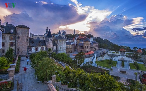 ” Ba Na Hills”មណ្ឌលទេសចរណ៍លំហែកាយនិងលេងកំសាន្តនៅទីក្រុងដាណាំង  - ảnh 2