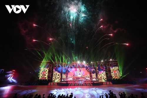 Program Kesenian Istimewa untuk Menyambut Keberhasilan Kongres Nasional XIII PKV - ảnh 1